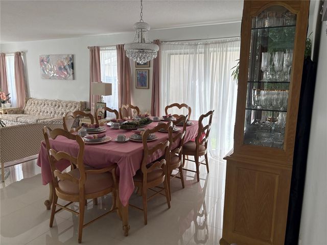 7809 NW 192nd St, Hialeah, FL 33015