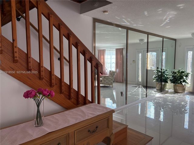7809 NW 192nd St, Hialeah, FL 33015