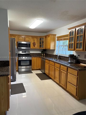 7809 NW 192nd St, Hialeah, FL 33015