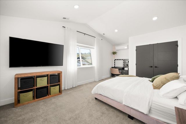 1216 S Greenacres Rd, Greenacres, WA 99016