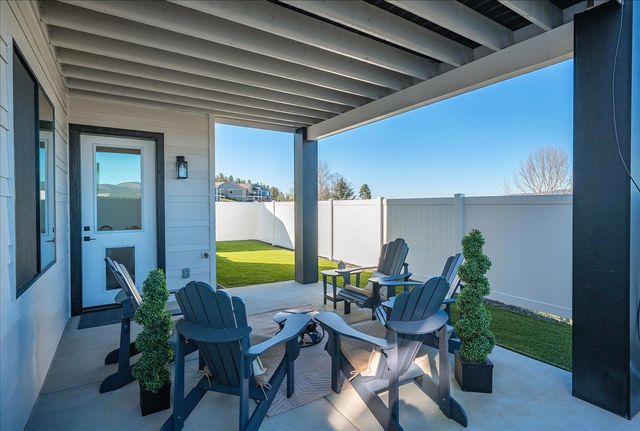 1216 S Greenacres Rd, Greenacres, WA 99016