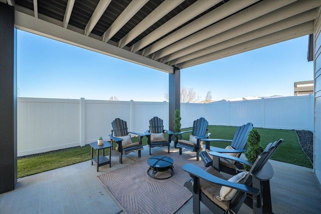 1216 S Greenacres Rd, Greenacres, WA 99016