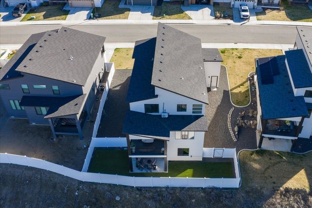 1216 S Greenacres Rd, Greenacres, WA 99016