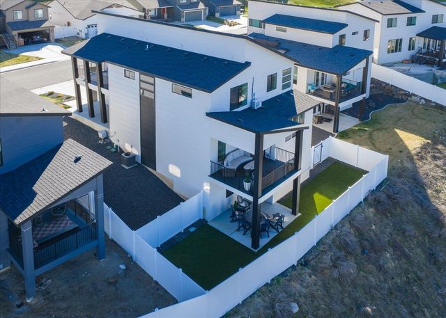 1216 S Greenacres Rd, Greenacres, WA 99016