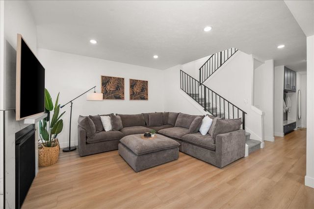 1216 S Greenacres Rd, Greenacres, WA 99016