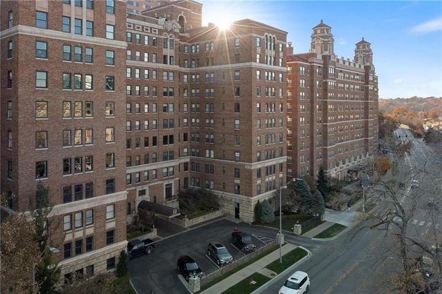 229 Ward Parkway 1001B, Kansas City, MO 64112