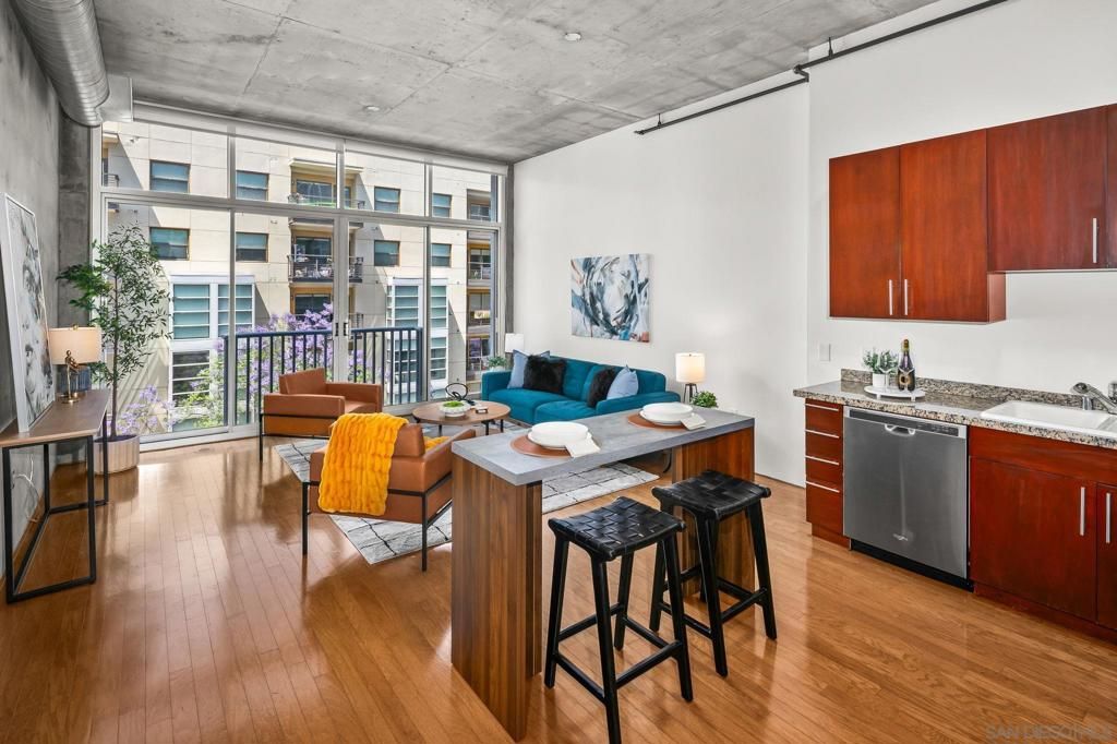 Image 11 of property listing at 1025 Island 406, San Diego, CA 92101