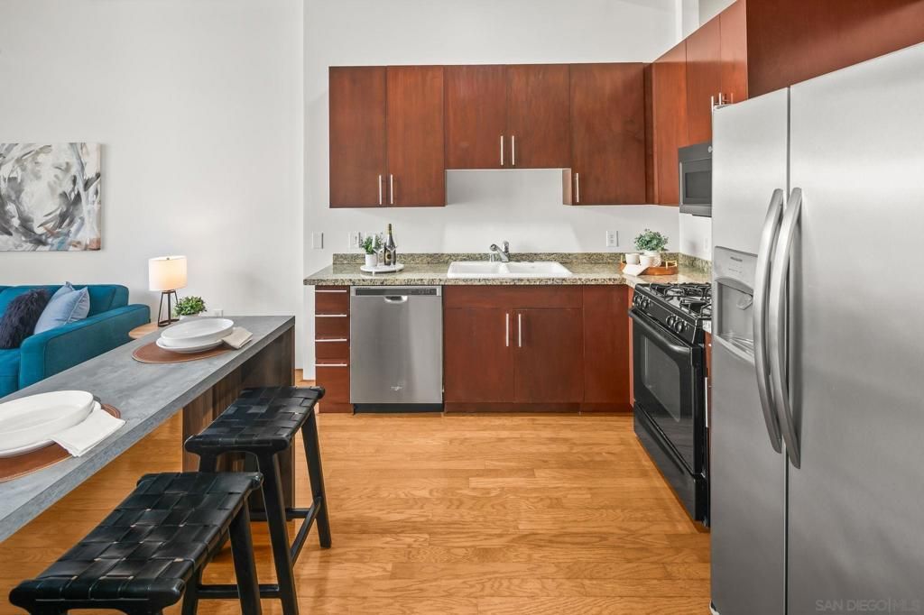 Image 12 of property listing at 1025 Island 406, San Diego, CA 92101