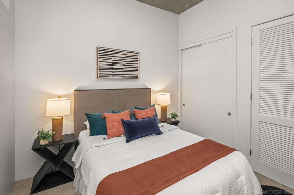 Image 13 of property listing at 1025 Island 406, San Diego, CA 92101