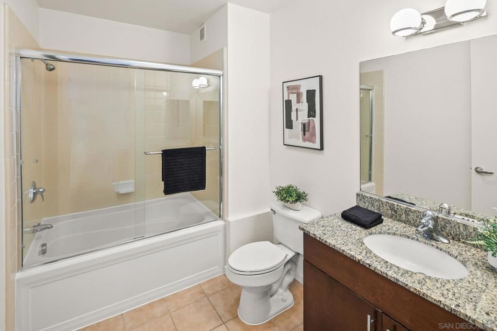 Image 17 of property listing at 1025 Island 406, San Diego, CA 92101