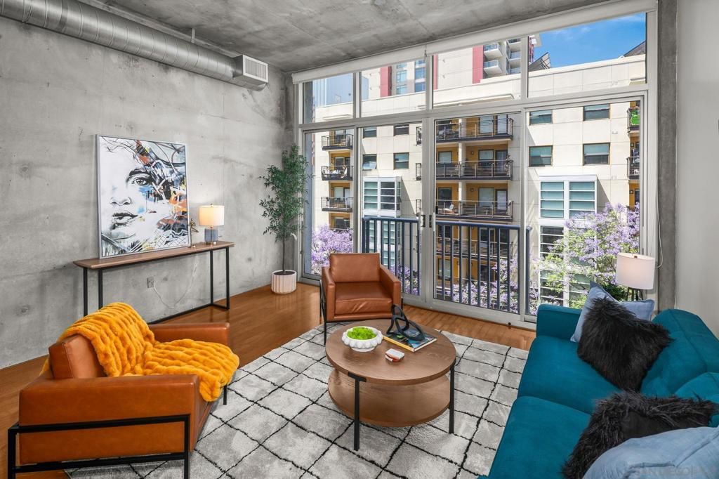 Image 2 of property listing at 1025 Island 406, San Diego, CA 92101