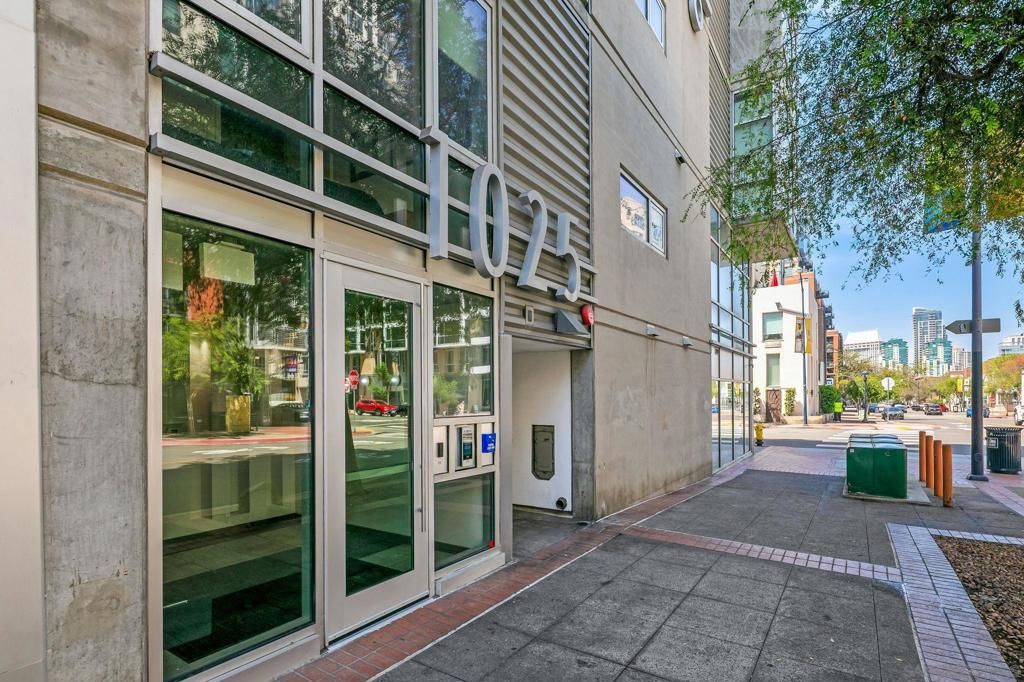 Image 23 of property listing at 1025 Island 406, San Diego, CA 92101