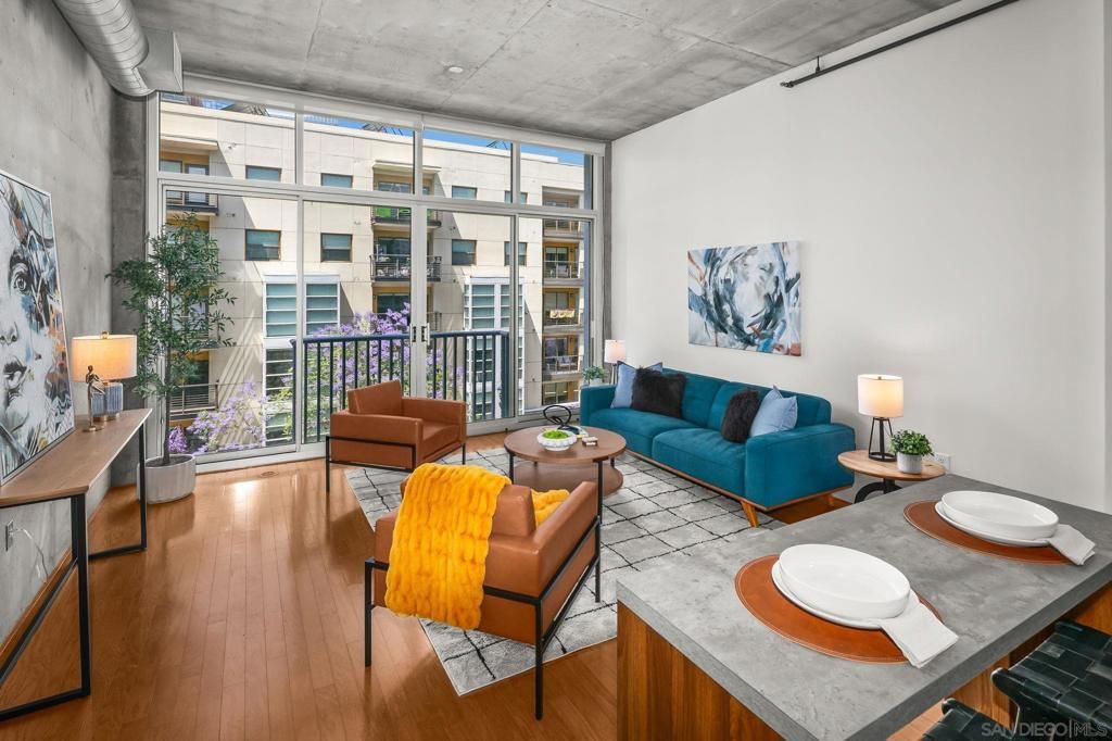 Image 3 of property listing at 1025 Island 406, San Diego, CA 92101