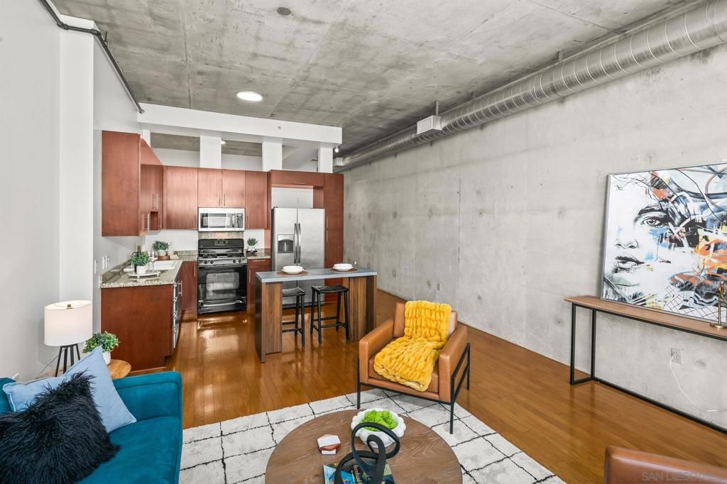 Image 5 of property listing at 1025 Island 406, San Diego, CA 92101