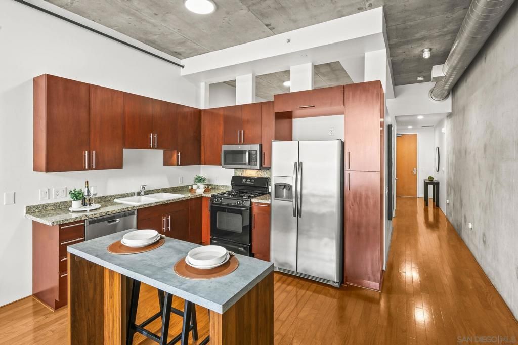 Image 9 of property listing at 1025 Island 406, San Diego, CA 92101