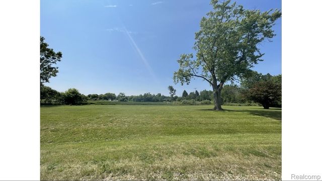 9507 Modena Farms, Salem Township, MI 48178