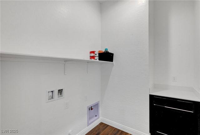 395 Nine Mile Creek Drive, Las Vegas, NV 89138