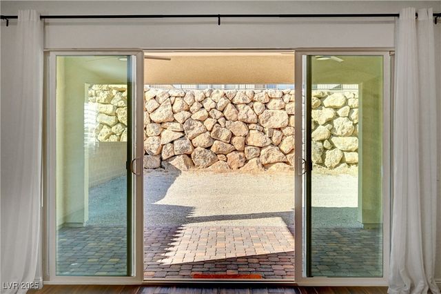 395 Nine Mile Creek Drive, Las Vegas, NV 89138