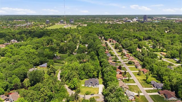 25212 Edgemont Drive, Southfield, MI 48033
