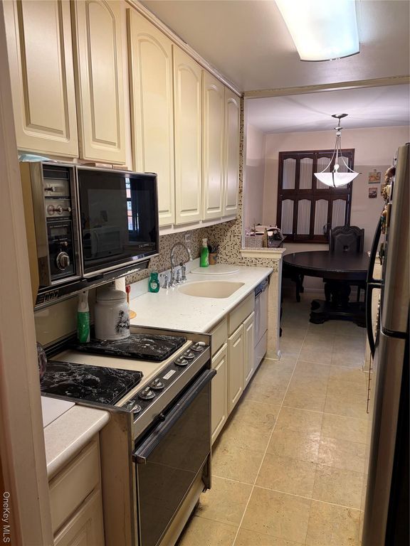 84-29 153RD Avenue 4N, Howard Beach, NY 11414