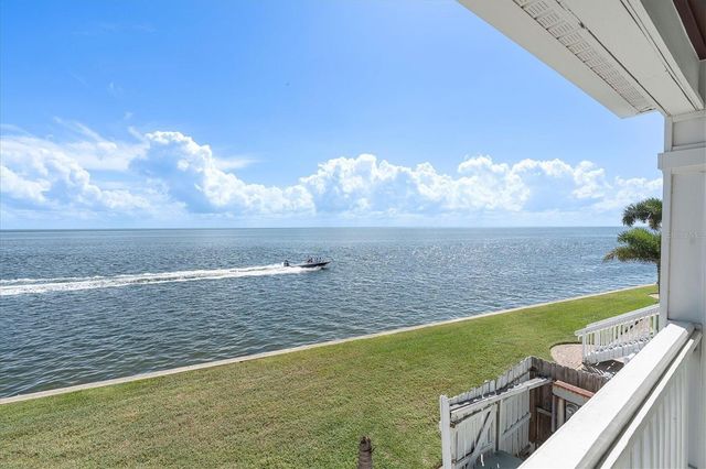4858 COQUINA KEY DRIVE SE D, St Petersburg, FL 33705