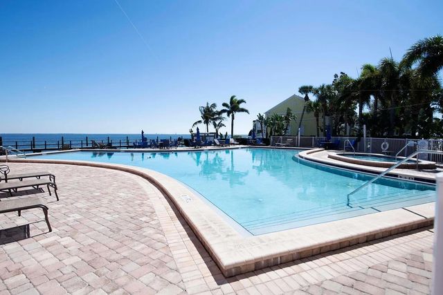 4858 COQUINA KEY DRIVE SE D, St Petersburg, FL 33705