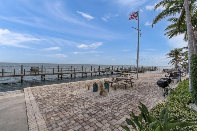 4858 COQUINA KEY DRIVE SE D, St Petersburg, FL 33705
