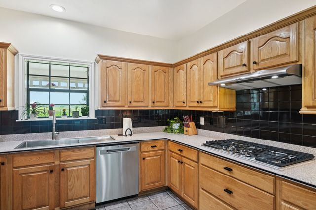 1143 RS County Road 2300, Emory, TX 75440