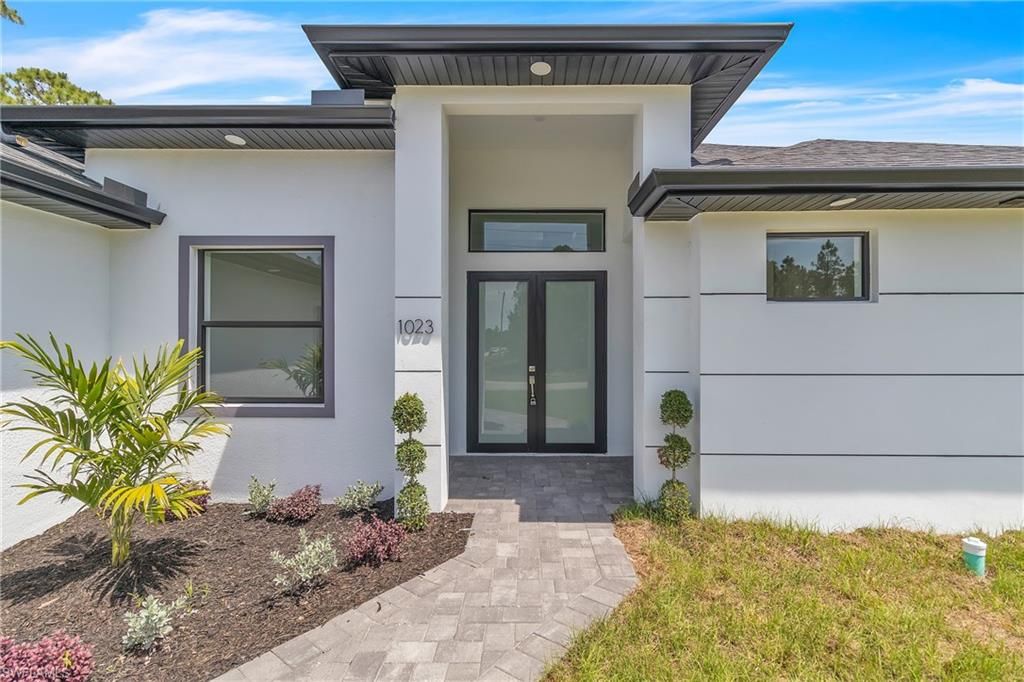 1023 Gladys ST, Lehigh Acres, FL 33974