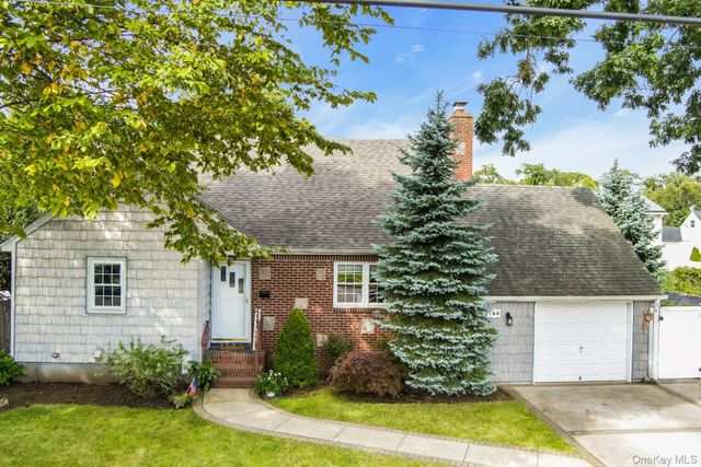 153 N Hickory Street, Massapequa, NY 11758