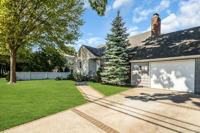 153 N Hickory Street, Massapequa, NY 11758
