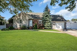 153 N Hickory Street, Massapequa, NY 11758
