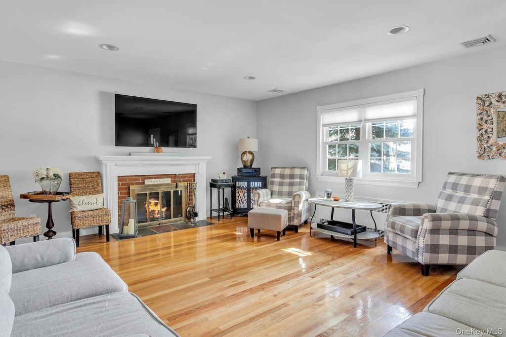 153 N Hickory Street, Massapequa, NY 11758 — photo 4