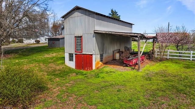 1729 Richmond Hill Church Road, Boonville, NC 27011