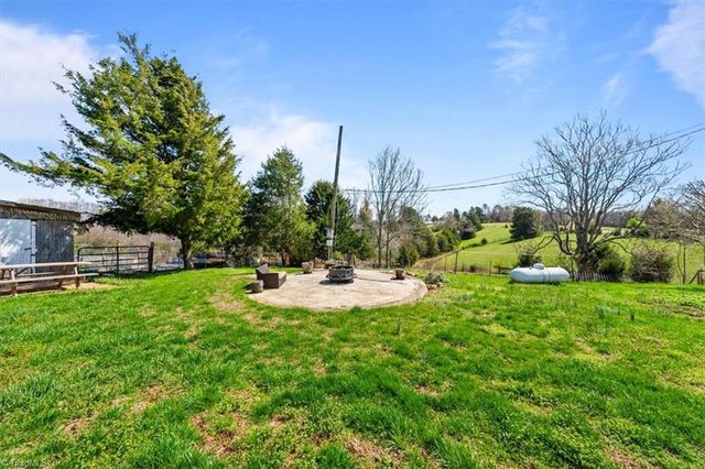 1729 Richmond Hill Church Road, Boonville, NC 27011