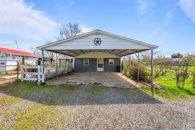 1729 Richmond Hill Church Road, Boonville, NC 27011