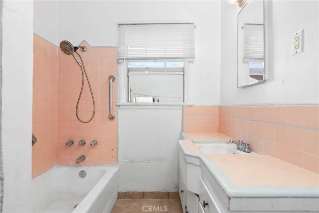 140 East 69th Way, Long Beach, CA 90805