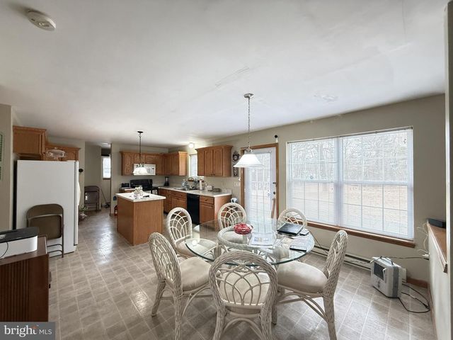 2005 PALISADES DR, Blakeslee, PA 18610