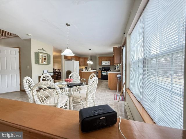 2005 PALISADES DR, Blakeslee, PA 18610