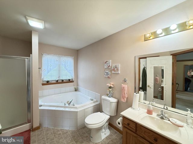 2005 PALISADES DR, Blakeslee, PA 18610