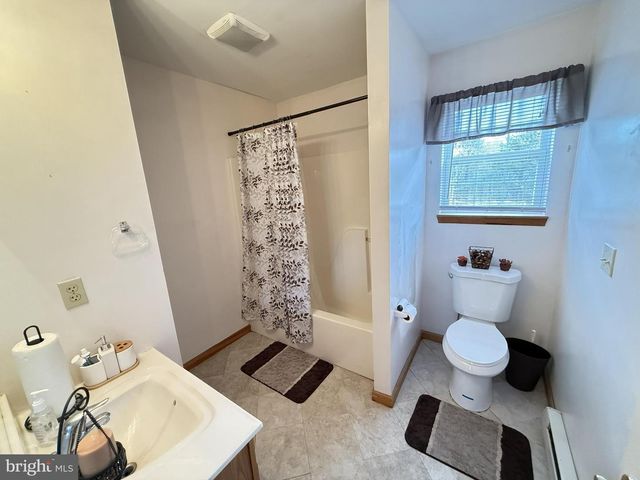 2005 PALISADES DR, Blakeslee, PA 18610