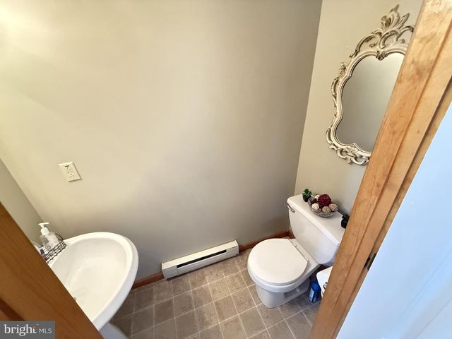 2005 PALISADES DR, Blakeslee, PA 18610