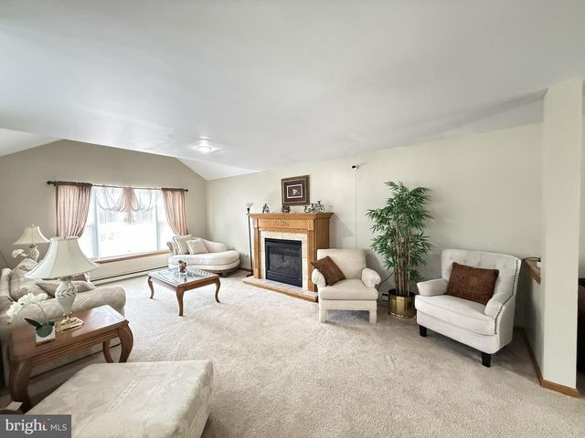 2005 PALISADES DR, Blakeslee, PA 18610