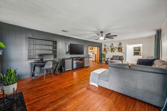 341 S Moseley Street, De Leon, TX 76444