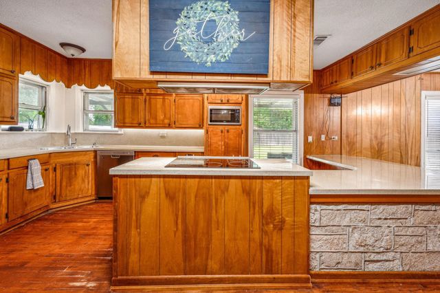 341 S Moseley Street, De Leon, TX 76444