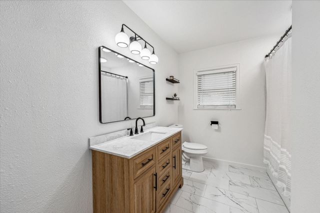 341 S Moseley Street, De Leon, TX 76444