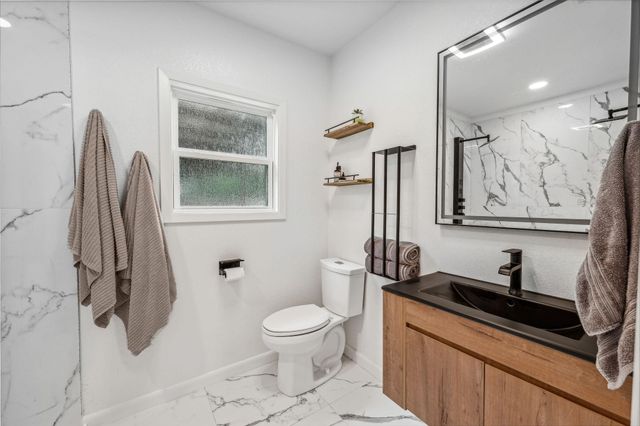 341 S Moseley Street, De Leon, TX 76444