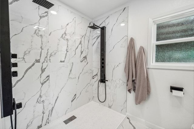 341 S Moseley Street, De Leon, TX 76444