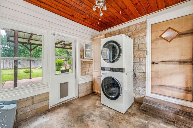 341 S Moseley Street, De Leon, TX 76444