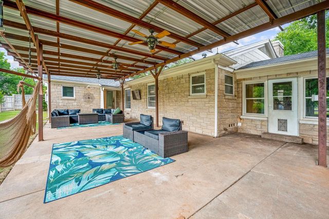 341 S Moseley Street, De Leon, TX 76444